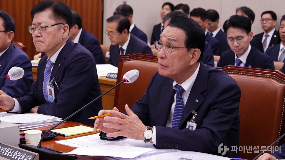 노동진 수협중앙회장이 14일 오전 국회 농림축산식품해양수산위원회(농해수위) 국정감사(국감)에 참석해 국회의원 질의에 답변하고 있다. 사진=신수정 기자