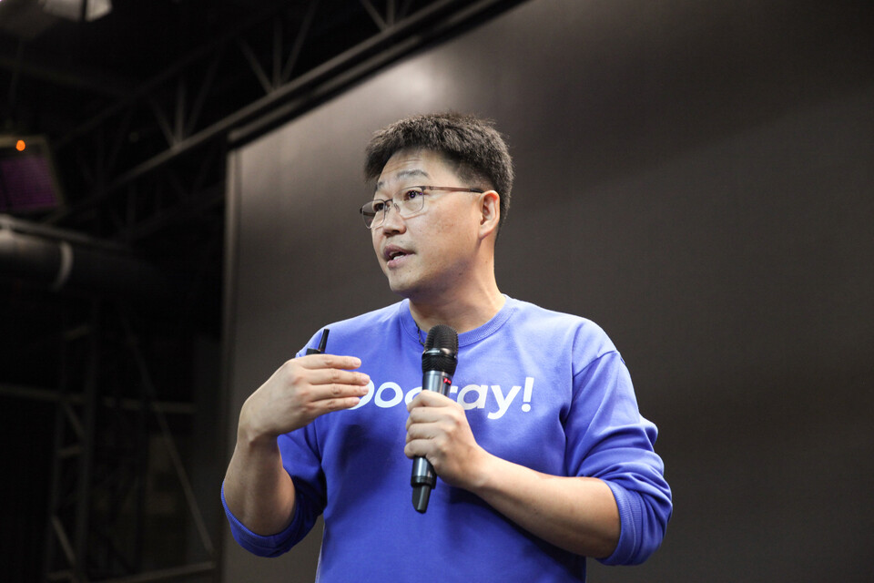 15일 판교 사옥에서 열린 NHN두레이 기자간담회에서 NHN두레이 백창열 대표가 발표하고 있다. 사진=NHN