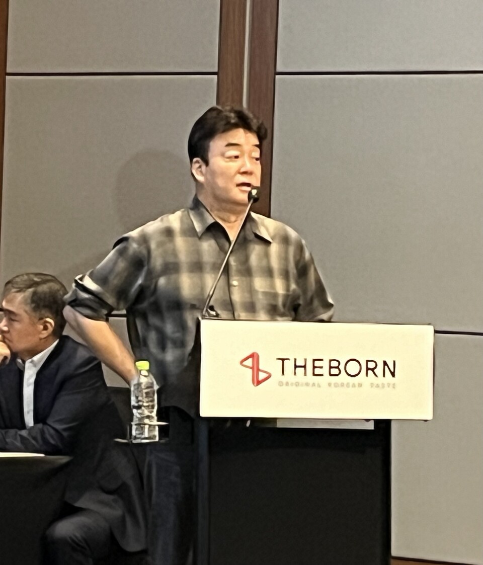 백종원 더본코리아 대표이사가 28일 오후 서울 여의도에서 진행된 기업설명회에서 회사의 성장 전략을 설명하고 있다. 사진=한경석 기자