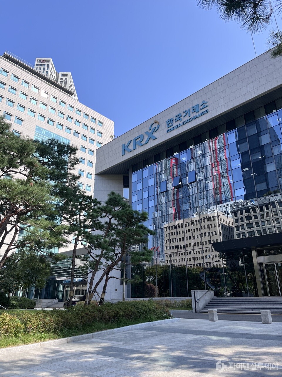 서울 영등포구 여의도에 있는 한국거래소(KRX) 모습. 사진=조송원 기자