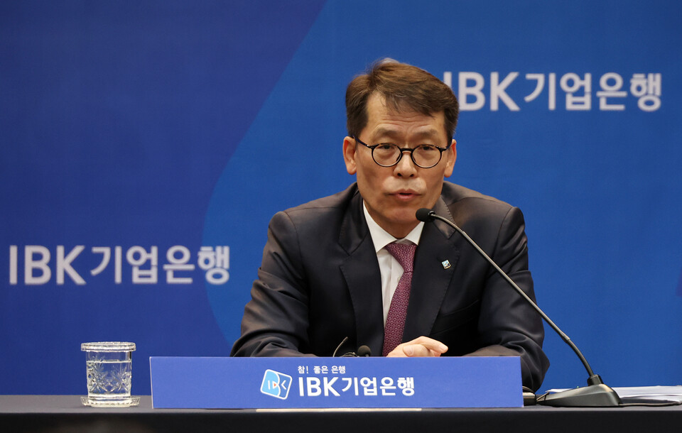 김성태 IBK기업은행장이 지난해 4월 11일 은행회관에서 취임 100일 기자간담회를 열고 발언하고 있다. 사진=연합뉴스