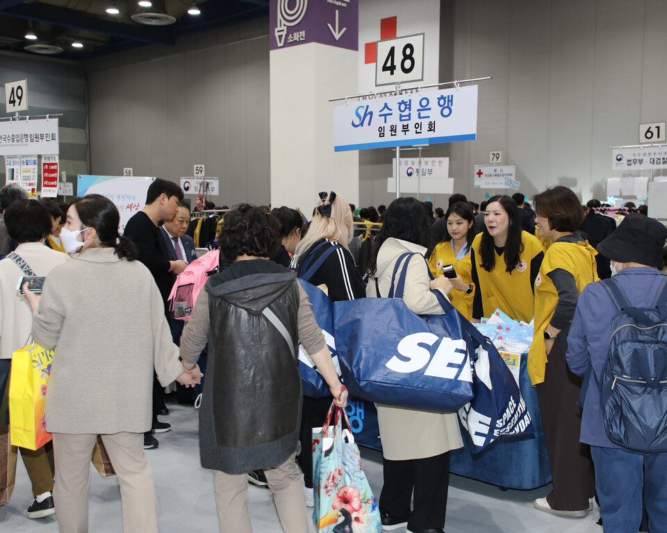 Sh수협은행이 지난 29일, 서울 삼성동 코엑스에서 열린 ‘2024 적십자 바자회’에 동참했다. 사진=Sh수협은행