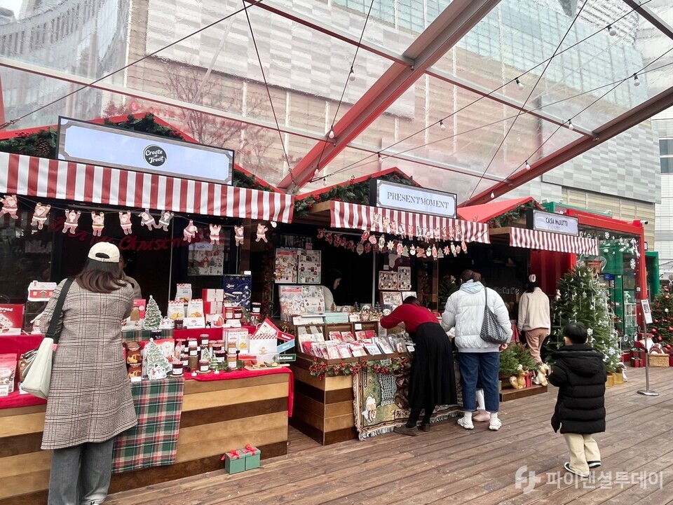 마켓에 들어서면 6개의 상점이 펼쳐진다. 사진=허서우 기자