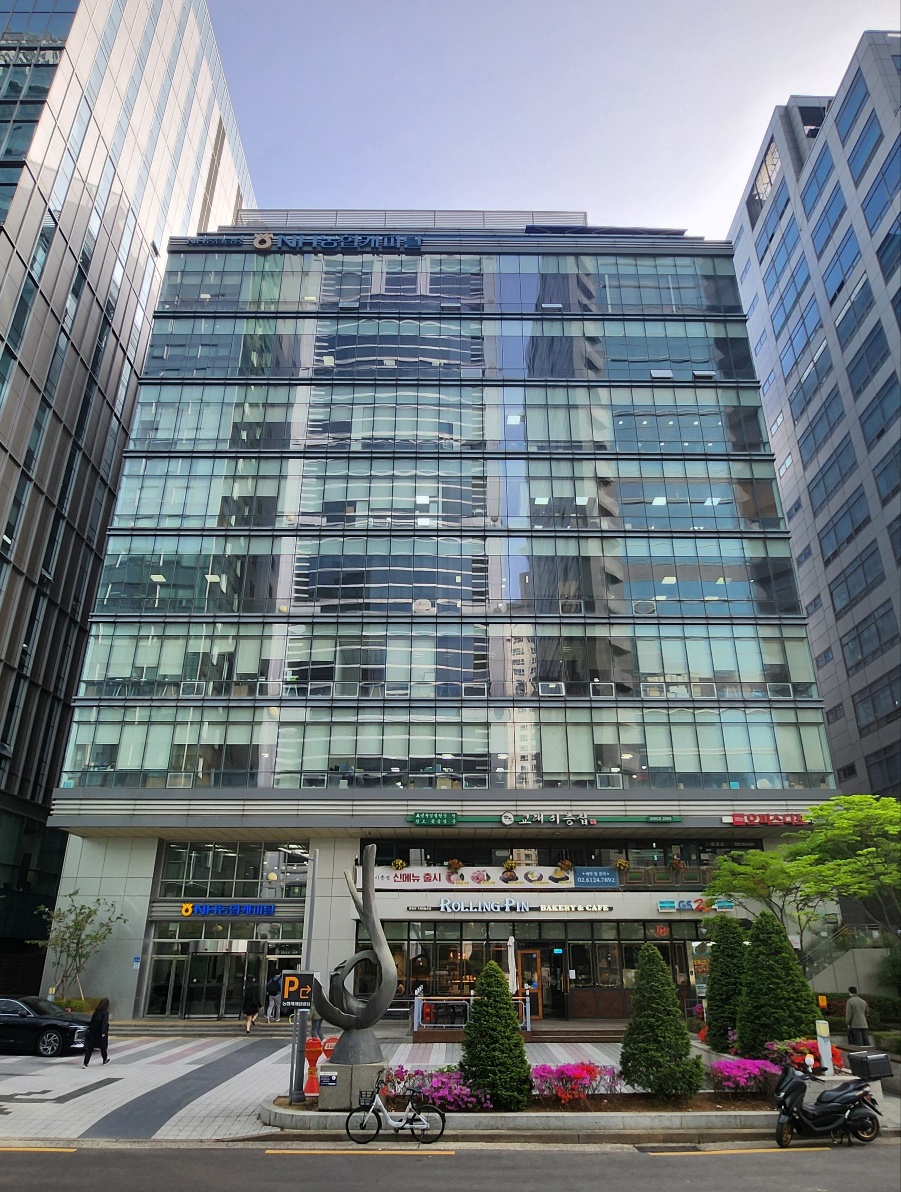 서울 여의도에 있는 NH농협캐피탈빌딩 전경. 사진=코람코자산운용