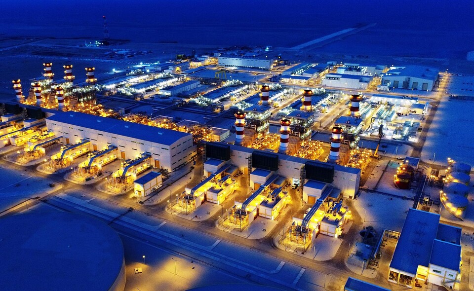 담수·발전 복합 발전소 야간 전경. 사진=우리은행