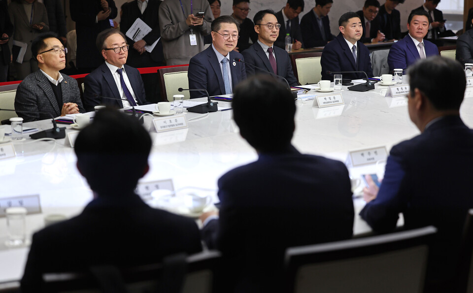 29일 오전 서울 중구 대한상공회의소에서 열린 대한상의 주최 더불어민주당 주식시장 활성화 테스크포스(TF)-경제계 간담회에서 박일준 대한상의 상근부회장이 인사말을 하고 있다. 사진=연합뉴스