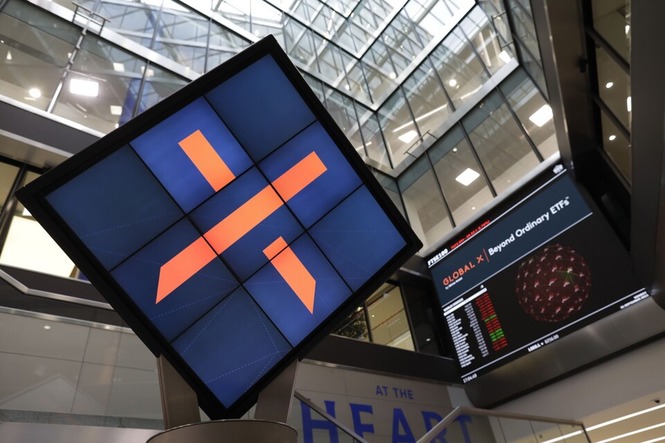 런던거래소 내 글로벌엑스 광고 이미지. 사진=미래에셋자산운용