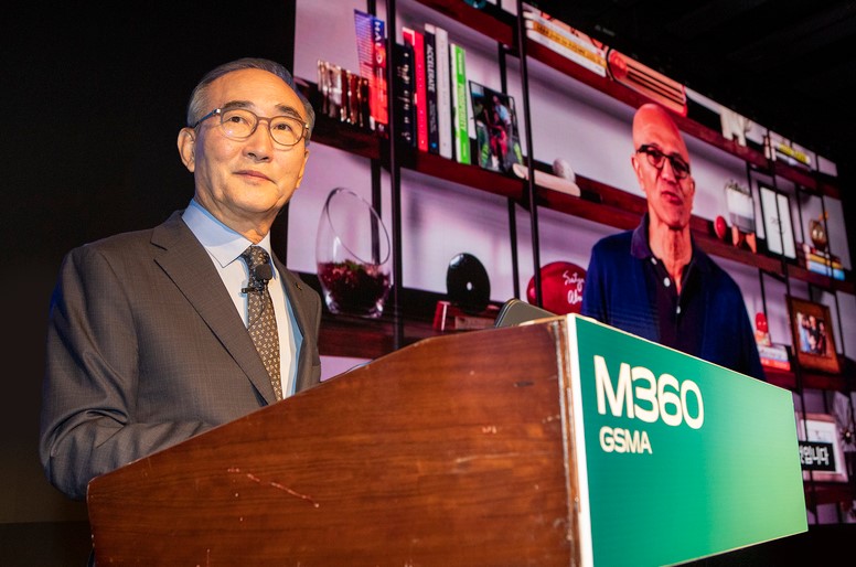 김영섭 대표가 지난 10월 열린 M360 APAC 기조 연설에서 발언하고 있는 모습. 사진=KT