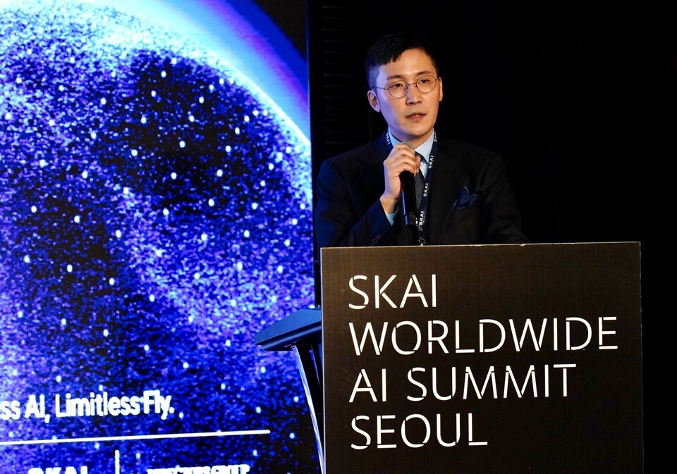 신재혁 스카이월드와이드 대표가 18일 서울 용산구 반얀트리에서 진행된 출범식 행사에서 회사를 소개하고 있다. 사진=스카이월드와이드