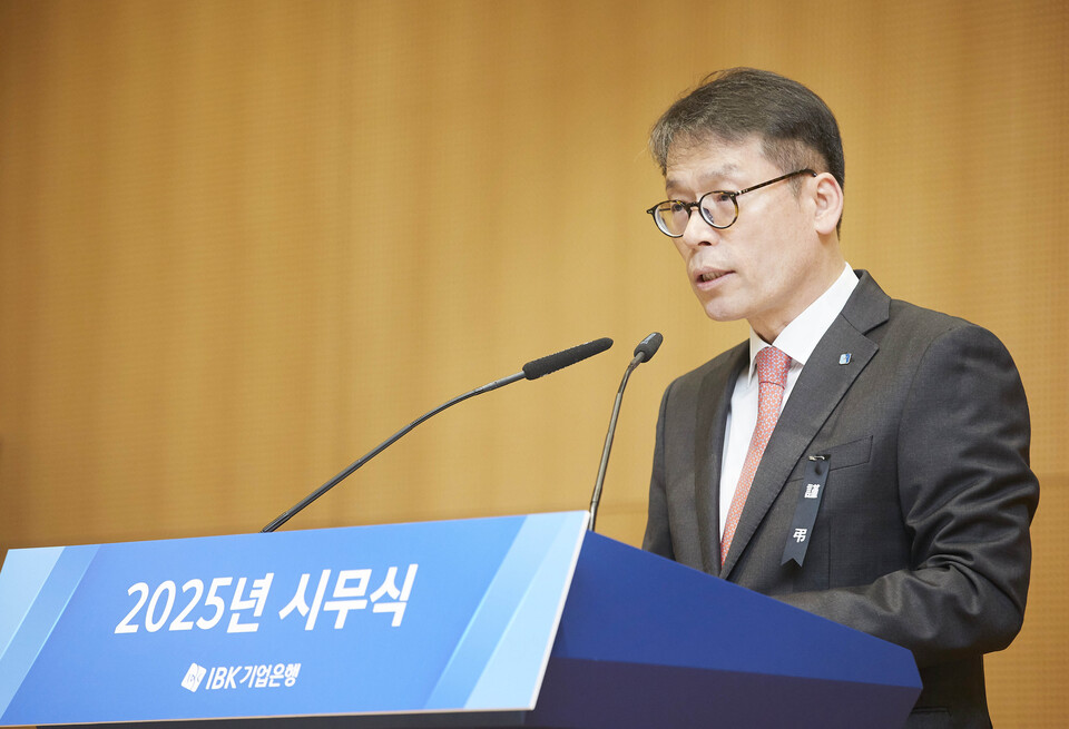 김성태 IBK기업은행장이 2일 오전서울 중구 을지로 기업은행 본점에서 열린 2025년 시무식에서 발언하고 있다. =IBK기업은행