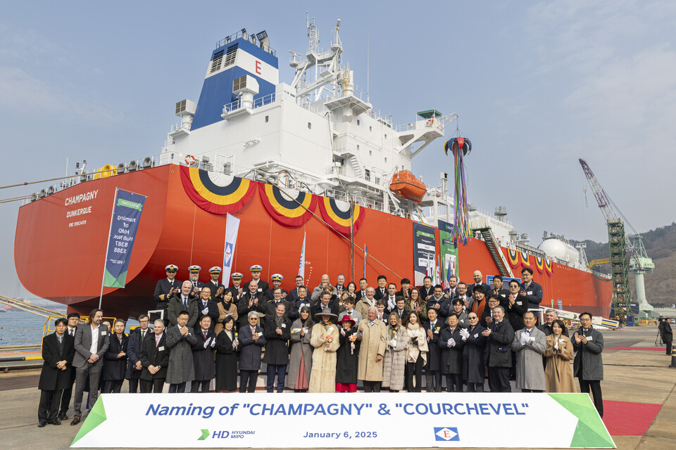 윤희성 한국수출입은행장이 6일 울산 HD현대미포에서 열린 세계 최초 암모니아 이중연료 추진선박 명명식에 참석했다. 사진=한국수출입은행