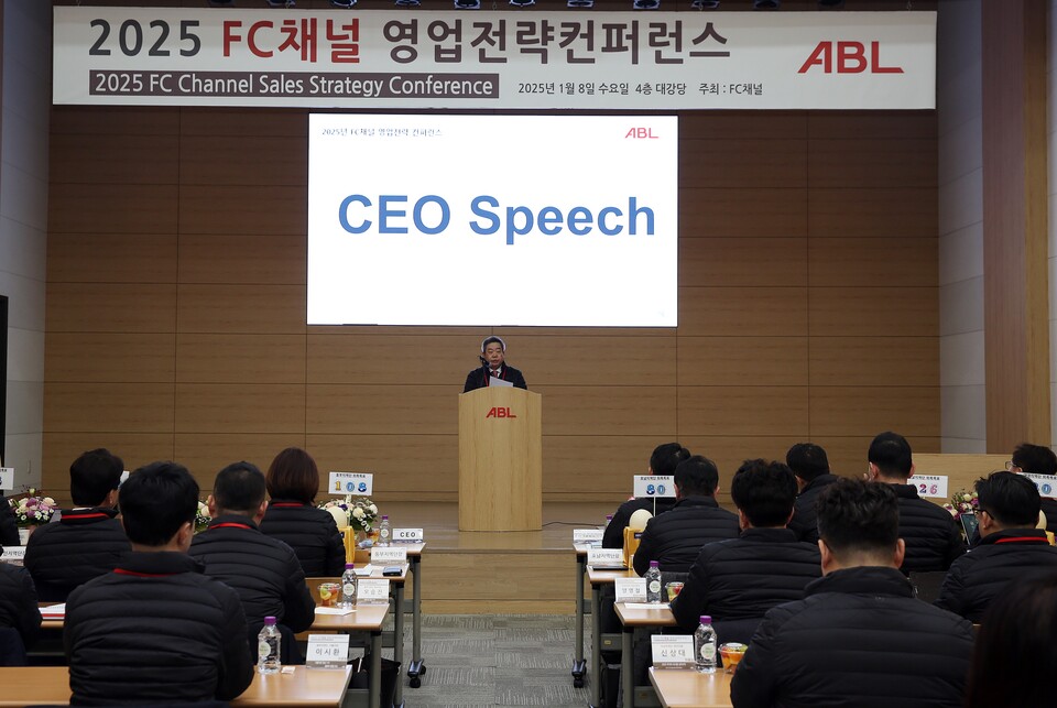 시예저치앙 ABL생명 사장이 앞서 8일 서울 여의도 본사에서 열린 ‘2025년 FC채널 영업전략 컨퍼런스’에서 축사를 하고 있다. 사진=ABL생명