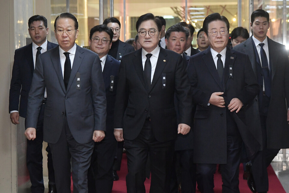 국민의힘 권영세 비상대책위원장, 우원식 국회의장, 더불어민주당 이재명 대표가 31일 서울 여의도 국회 의장실에서 열린 회동에 참석하고 있다. 사진=연합뉴스