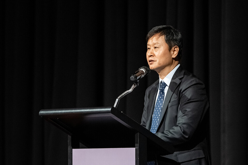 박기덕 고려아연 사장이 23일 서울 용산구 그랜드하얏트서울 호텔에서 진행된 임시주주총회장에서 발언하고 있다. 사진=고려아연