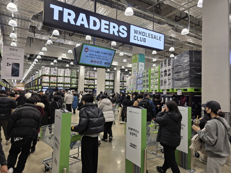 이마트는 14일 서울 강서 지역에 23번째 창고형 할인점 ‘트레이더스 홀 세일 클럽(트레이더스)’를 정식 개점했다. 사진=신용수 기자