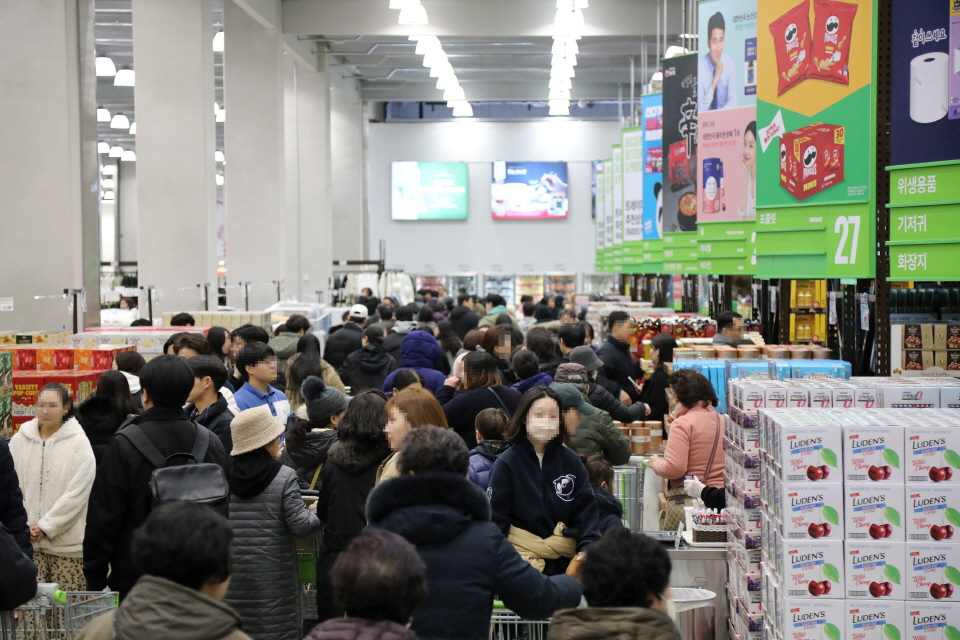 트레이더스 마곡 오픈과 함께 북적이는 매장 전경. 사진=이마트