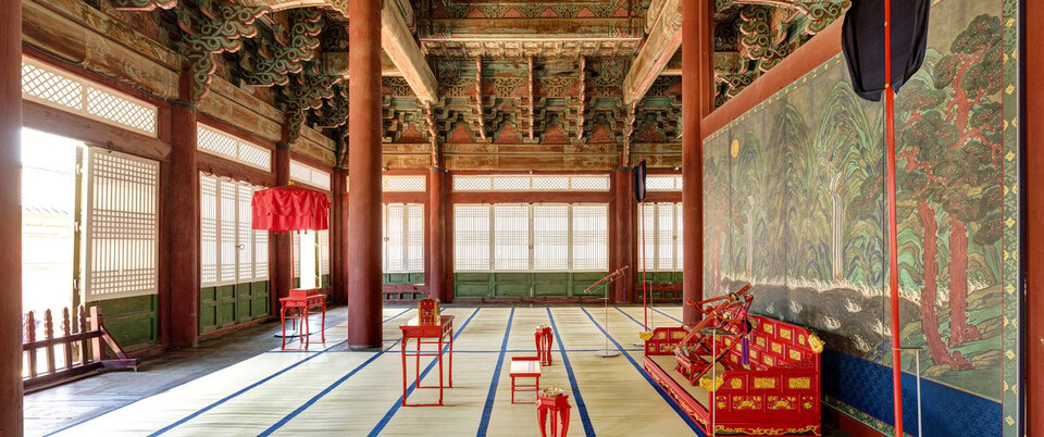 경복궁 사정전 내부의 상참의 재현품 전시 모습. 사진=국가유산청