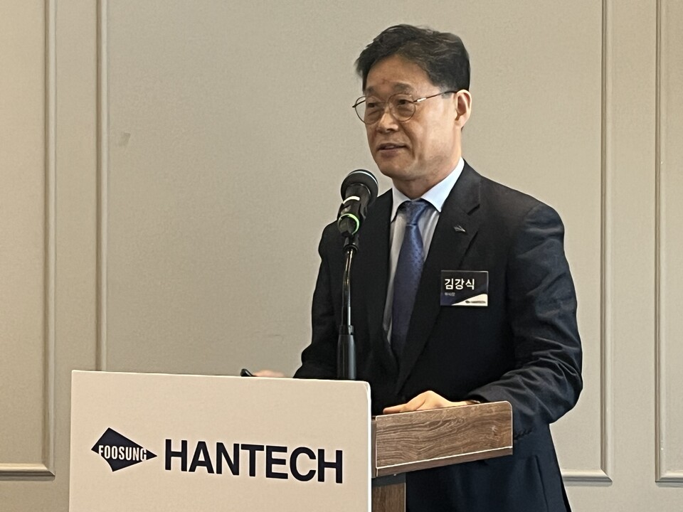 김강식 한텍 부사장이 지난달 26일 오후 서울 여의도 CCMM빌딩에서 진행된 기업설명회에서 열교환기에 대해 설명하고 있다. 사진=한경석 기자