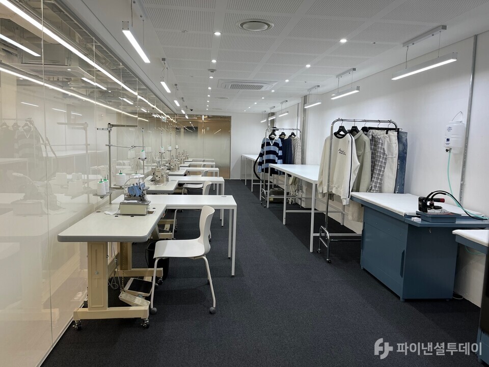 무신사 스튜디오 동대문종합시장점 내 재봉실. 사진=허서우 기자