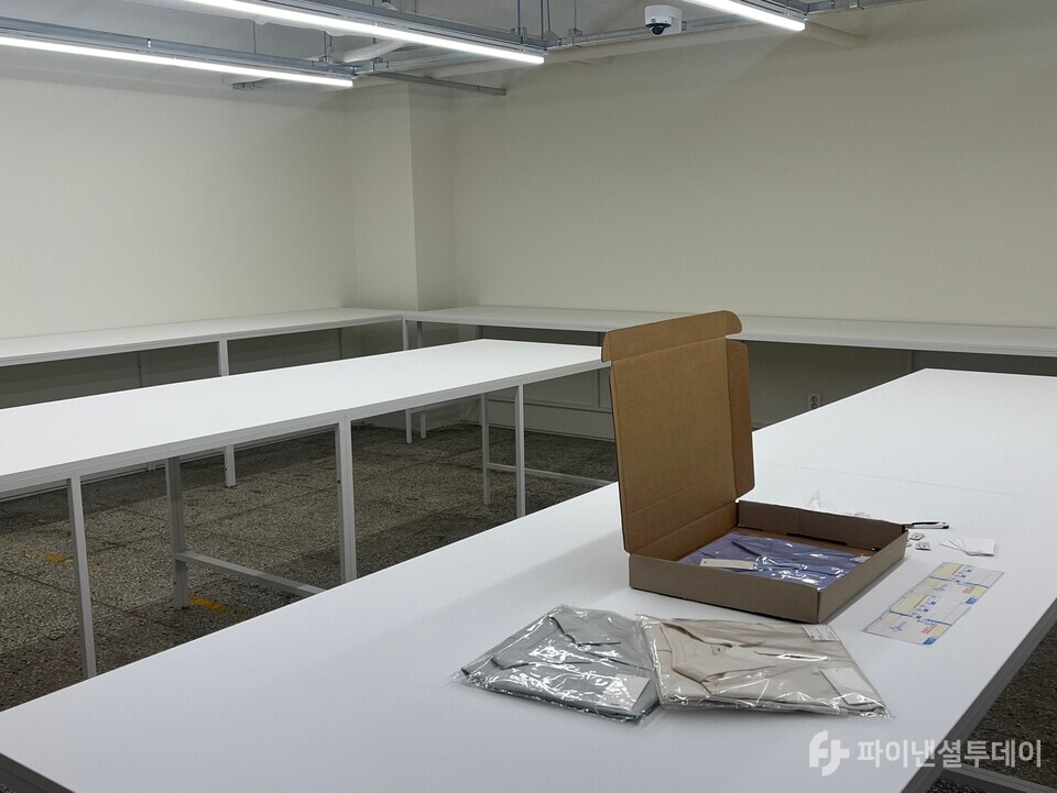 택배 포장 및 발송 공간에는 최대 30명이 동시에 작업할 수 있다. 사진=허서우 기자