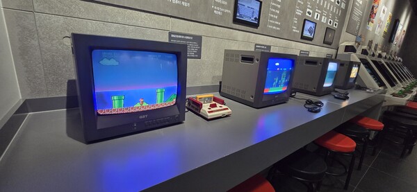 다양한 올드 게임들을 직접 즐겨볼 수 있다. 사진=최형주 기자