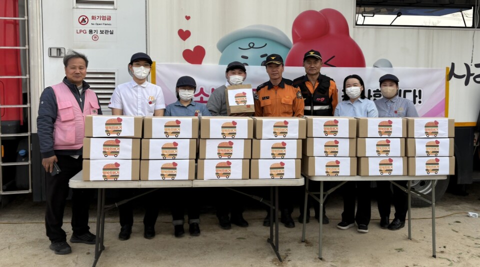 한국맥도날드가 산불 피해 현장인 울산 울주군, 경북 의성군, 경남 산청군에 ‘행복의 버거’ 총 1460인분을 전달했다. 사진=한국맥도날드