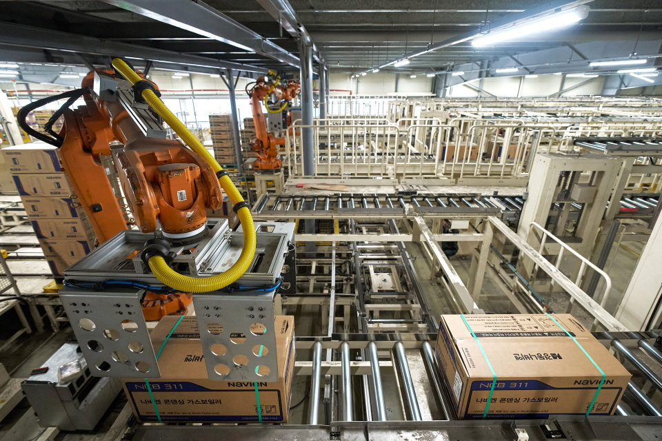 파렛타이징-바코드 기준 자동 분류 및 적재. 사진=경동나비엔