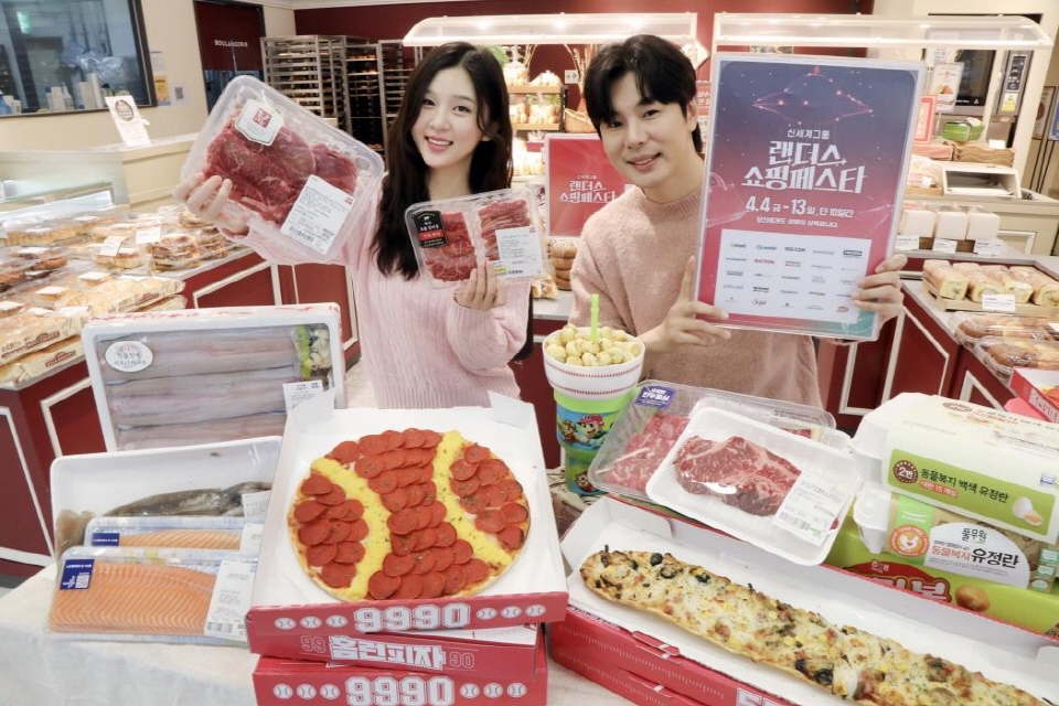 신세계그룹은 오는 4∼13일 열흘간 계열사가 총출동하는 봄 쇼핑 축제 ‘랜더스 쇼핑페스타’에서 꼭 사야 할 ‘스타템’ 100종을 선정했다. 사진=신세계그룹