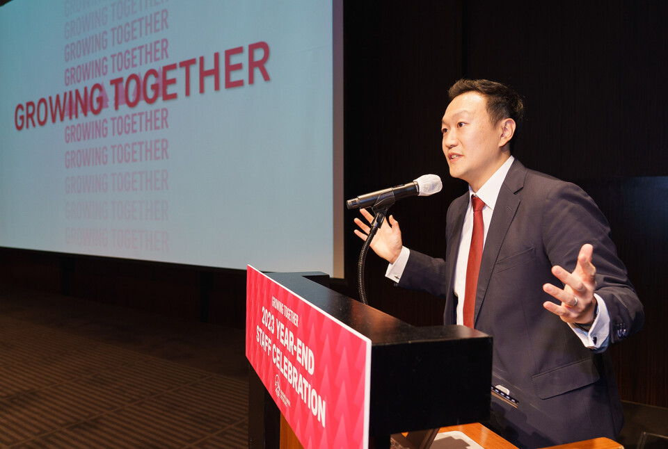 네이슨 촹 AIA생명 대표가 올해 성과와 내년도 전략에 대해 발표하고 있다. 사진=AIA생명