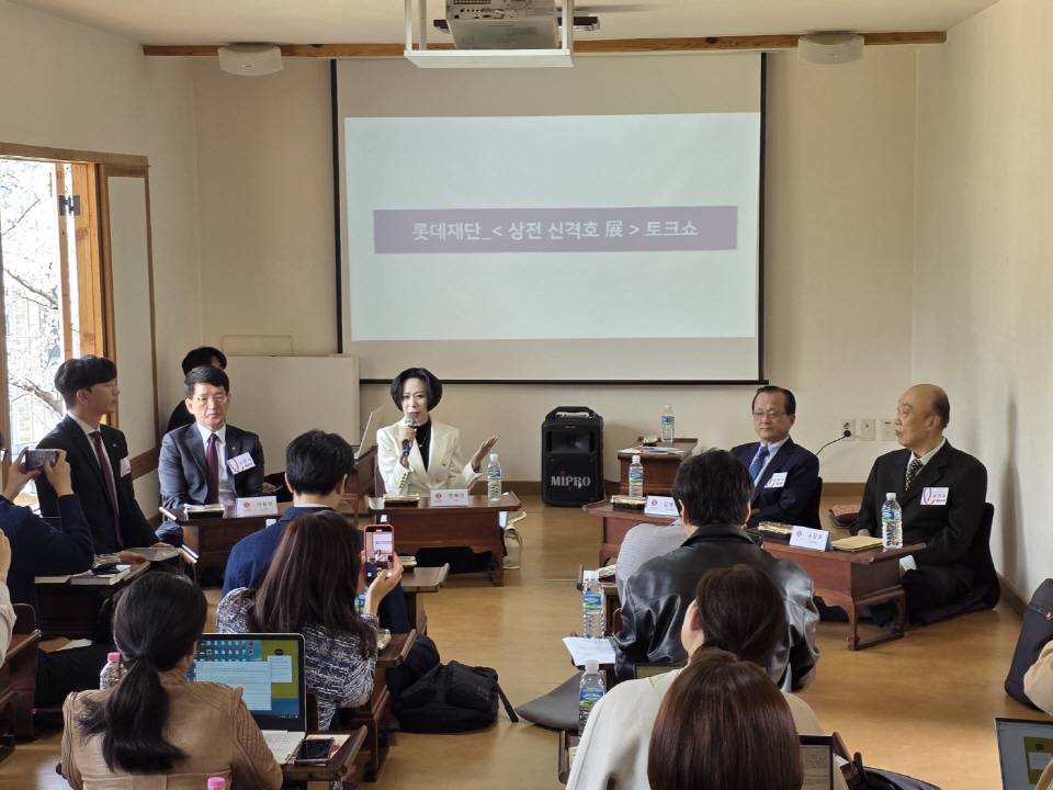 상전 신격호 展 북 토크쇼가 진행되고 있다. 사진=신용수 기자