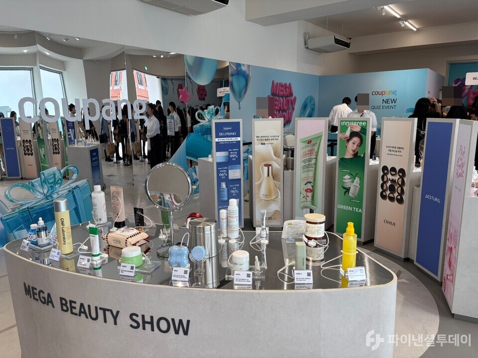 쿠팡관에서는 더 많은 화장품과 뷰티 디바이스 등을 체험해 볼 수 있는 공간이 준비됐다. 사진=허서우 기자