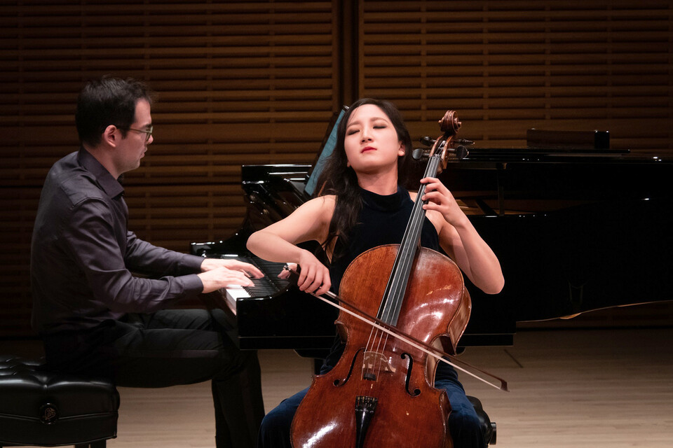 첼리스트 최하영이 2일 미국 뉴욕 카네기홀 잔켈홀에서 성황리에 데뷔 리사이틀을 마쳤다. (2024.6.2) 사진=한국메세나협회