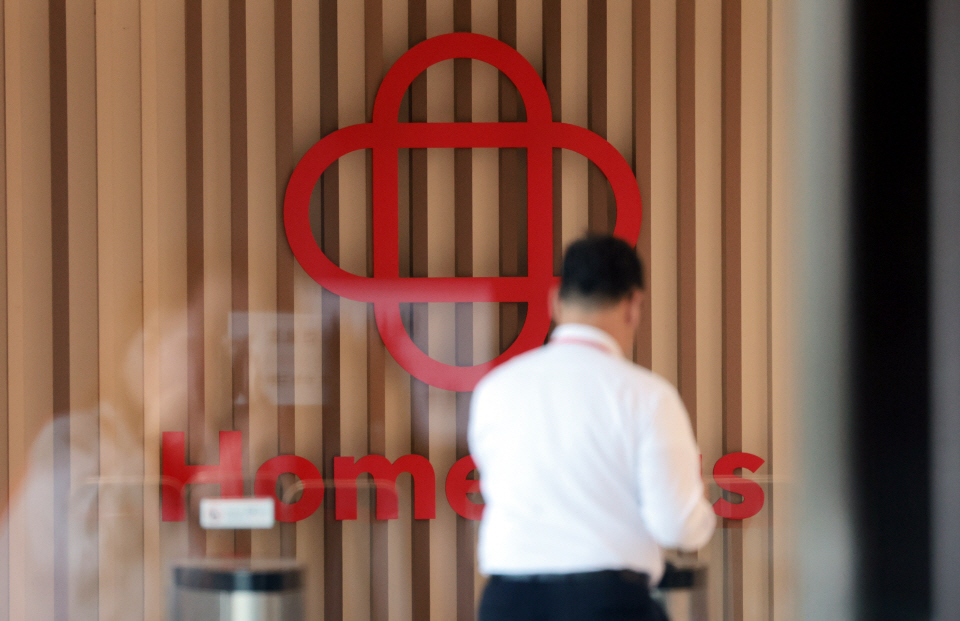 '홈플러스 사태'를 수사 중인 검찰이 홈플러스 본사에 대한 압수수색을 진행 중인 28일 서울 강서구 홈플러스 본사 모습. 사진=연합뉴스