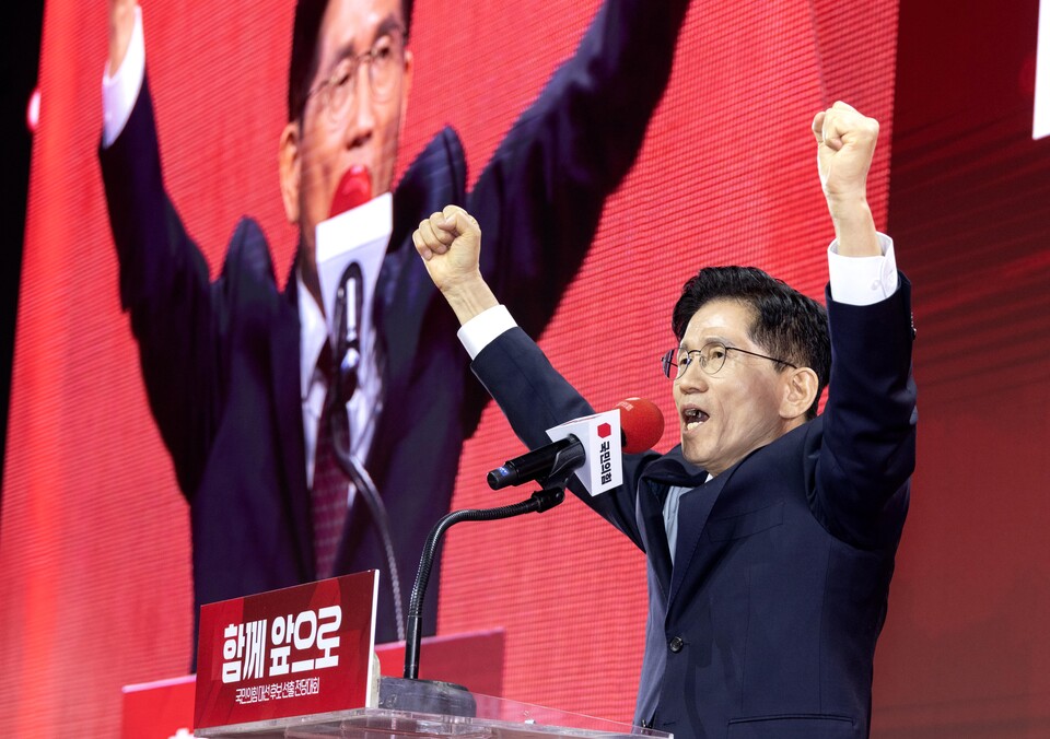 국민의힘 대선 후보로 선출된 김문수 후보가 3일 경기 고양시 킨텍스에서 열린 국민의힘 전당대회에서 수락 연설을 하고 있다. 사진=연합뉴스