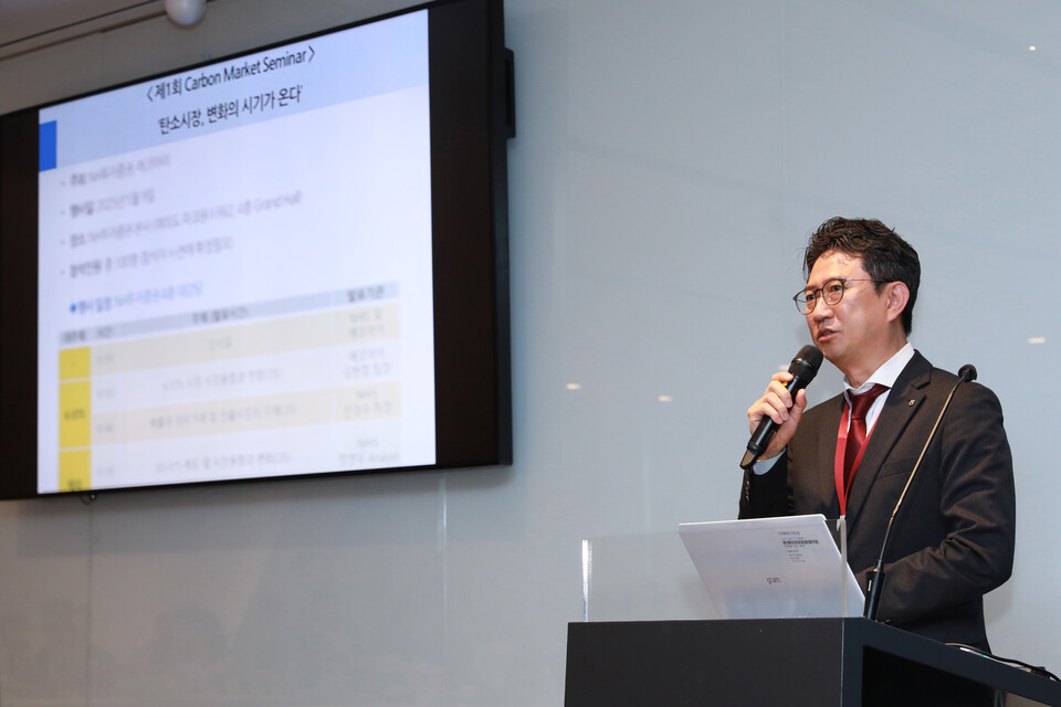 박건후 NH투자증권 클라이언트솔루션본부장이 9일 서울 여의도 본사에서 열린 세미나에서 발표하고 있다. 사진=NH투자증권