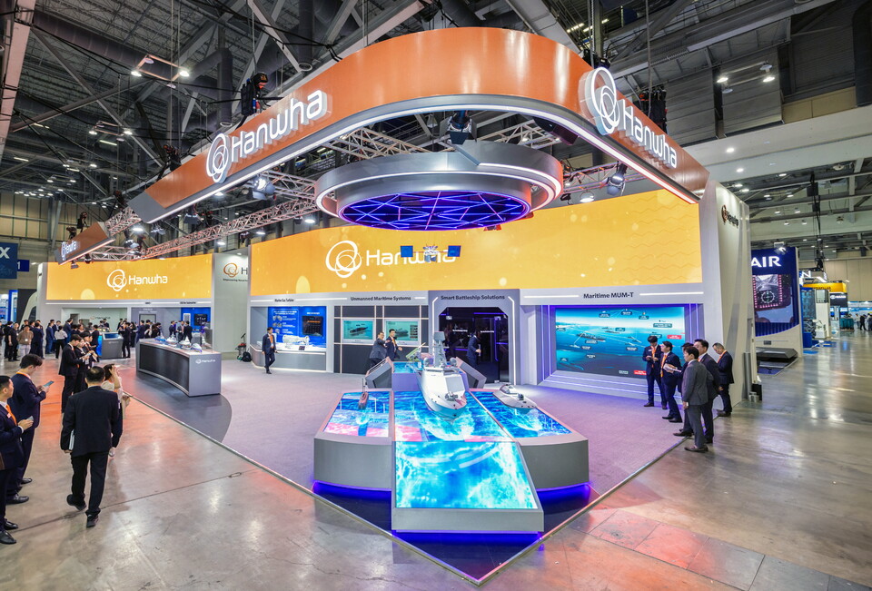 한화 방산 3사가 부산 벡스코에서 열린 MADEX 2025에 참가해 차세대 해양 통합솔루션 역량을 선보이고 있다. 사진=한화