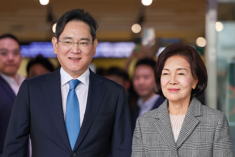 이재용 삼성전자 회장(왼쪽)과 홍라희 리움미술관 명예관장. 사진=연합뉴스