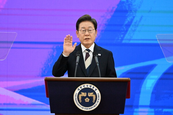 이재명 대통령이 4일 서울 여의도 국회에서 열린 제21대 대통령 취임선서식에서 취임 선서를 하고 있다. 사진=연합