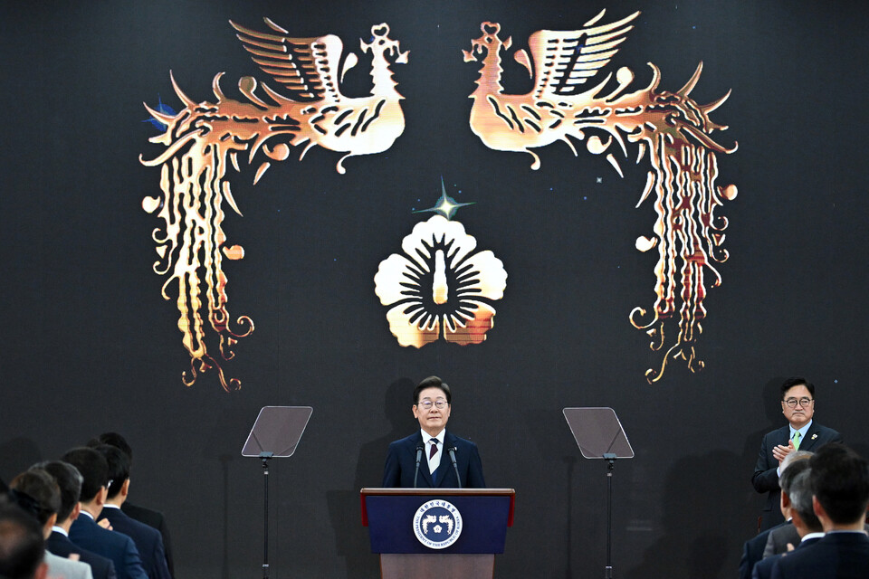 이재명 대통령이 4일 서울 여의도 국회에서 열린 제21대 대통령 취임선서식에서 박수를 받고 있다. 사진=연합뉴스