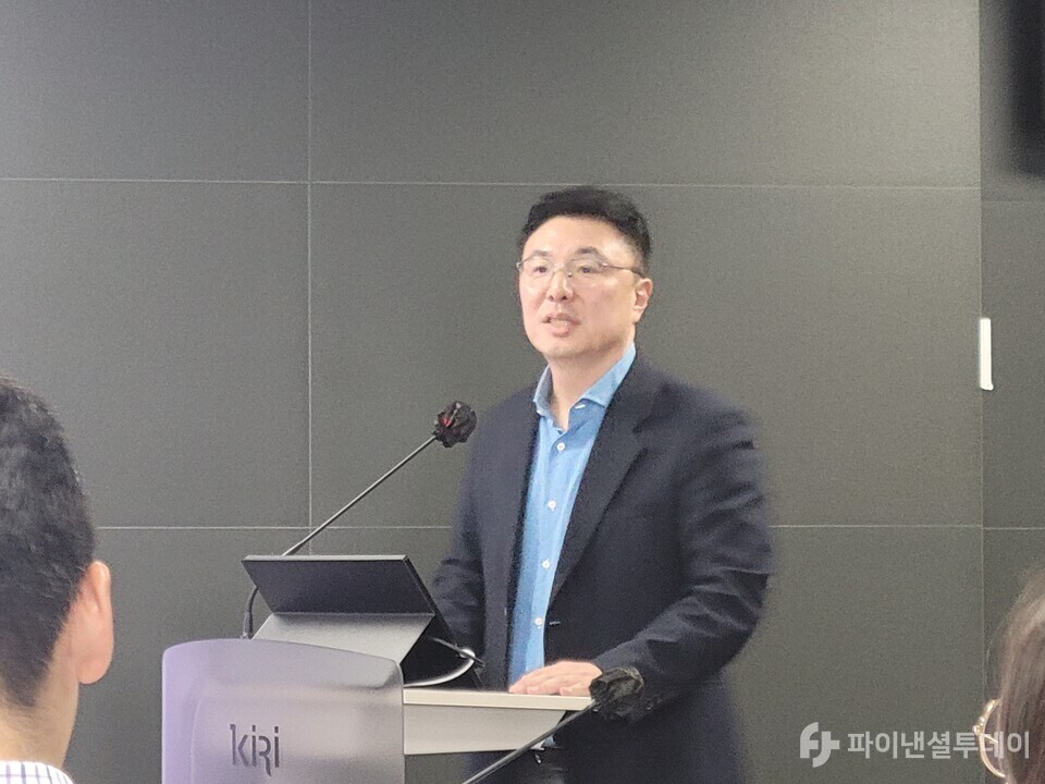 19일 오후 김영석 교보라이프플래닛생명 대표이사가 '디지털 보험시장' 세미나에서 '대한민국 디지털 보험산업 선장을 위한 제언' 주제 발표를 하고 있다. 사진=박혜진 기자