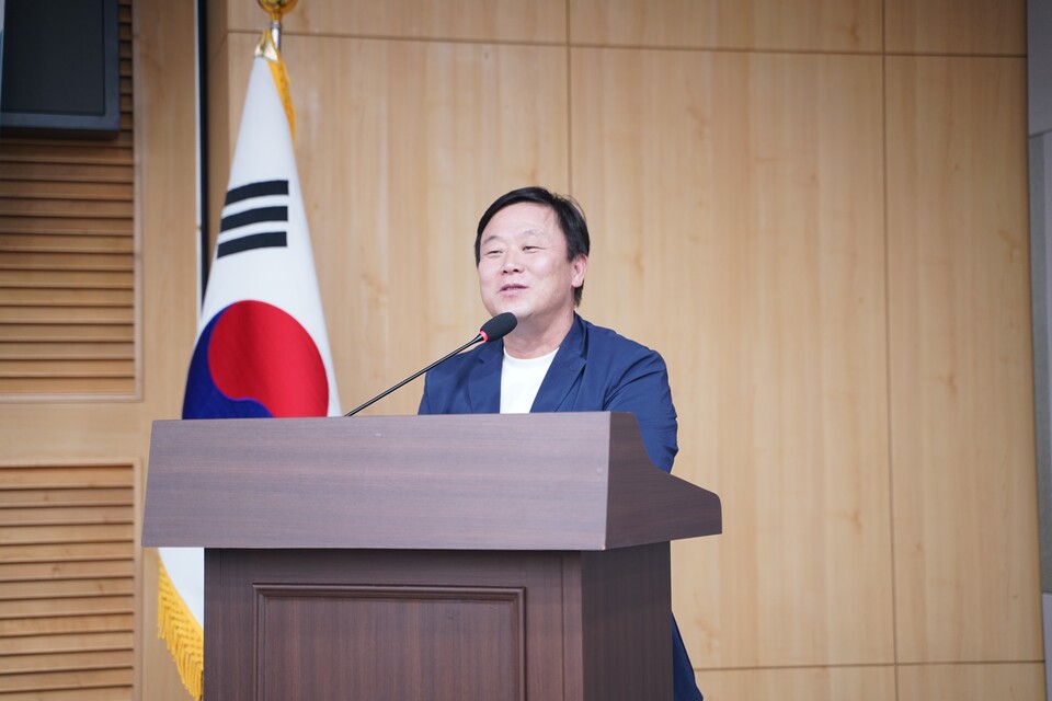 안진걸 민생경제연구소장이 16일 오후 서울 여의도 국회 의원회관에서 열린 2025 파이낸셜투데이 인사이트 포럼에서 특별 강연에 나서 발언하고 있다. 사진=최형주 기자