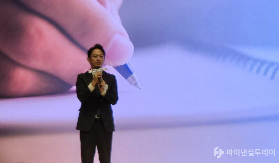 이경준 키움투자자산운용 ETF운용본부장이 21일 여의도 TP타워에서 열린 ‘키움 미국테크100월간목표헤지액티브 ETF(상장지수펀드) 상장’ 기자간담회에서 발표하고 있다. 사진=최정화 기자