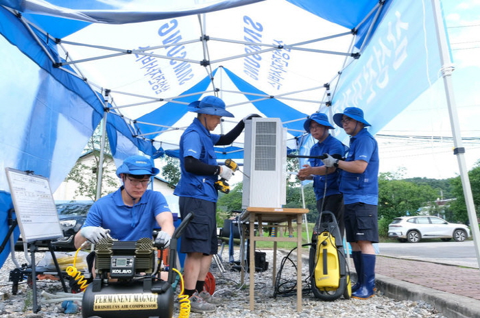 삼성은 21일 전국 각지에서 발생한 집중호우로 큰 피해를 입은 주민들을 위로하고 신속한 피해 복구를 지원하기 위해 성금 30억원을 기부했다고 밝혔다. 사진=삼성