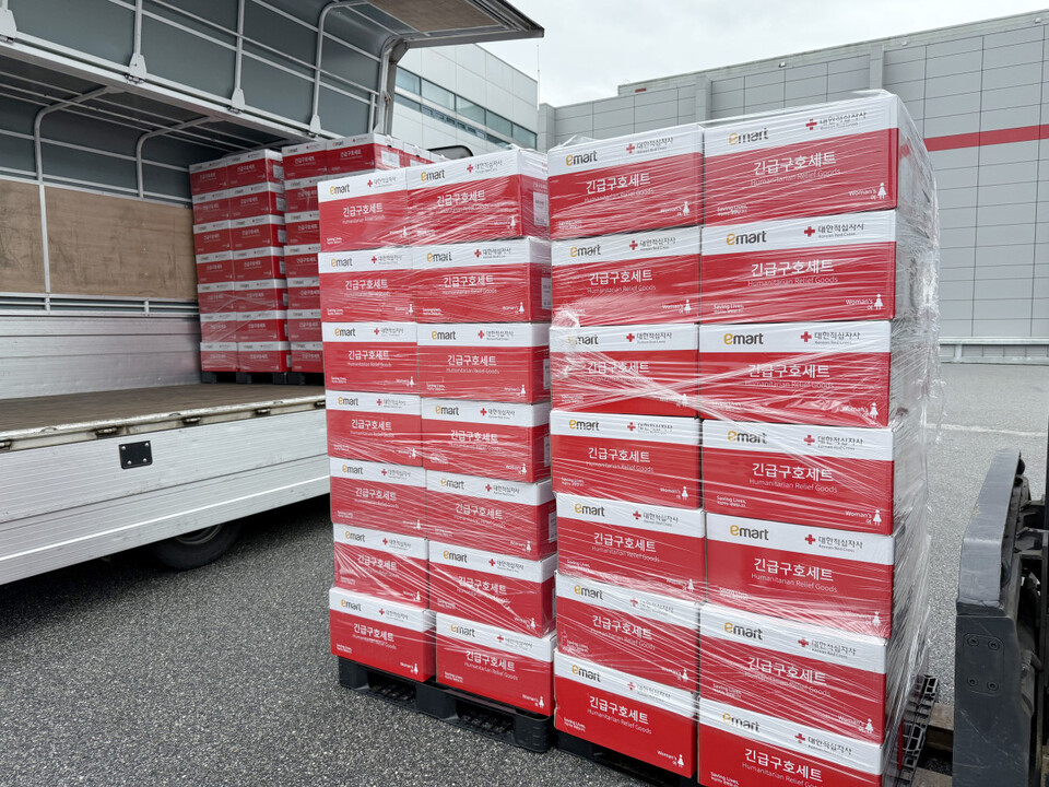 이마트 긴급구호세트 물품. 사진=신세계그룹