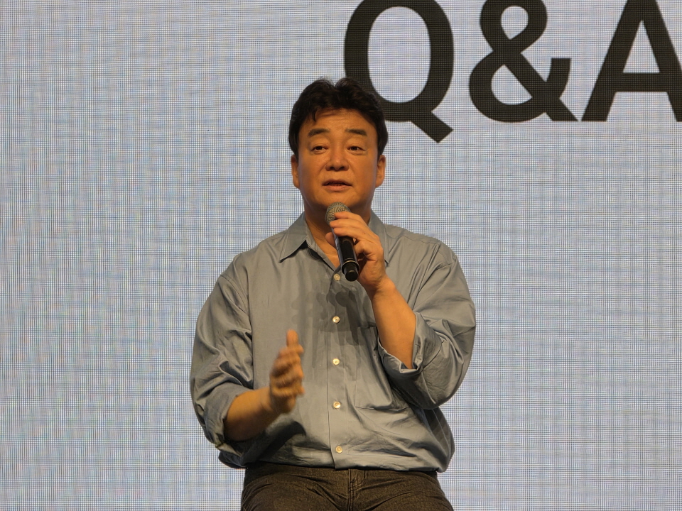 외식 전문기업 더본코리아는 3일 서울 중구 신라호텔서 ‘TBK(The Born Korea)’ 글로벌 B2B 소스 론칭 시연회를 열고 해외 유통 전략을 발표했다. 사진은 백종원 더본코리아 대표가 사업전략을 발표하는 모습. 사진=신용수 기자