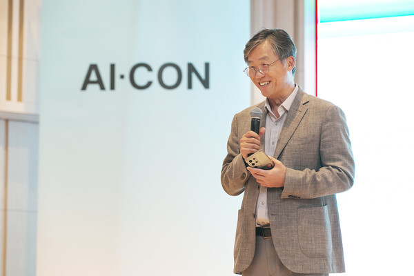 최우형 케이뱅크 은행장이 4일 케이뱅크 본사에서 열린 ‘AI CON’에서 환영사를 하고 있다. 사진=케이뱅크