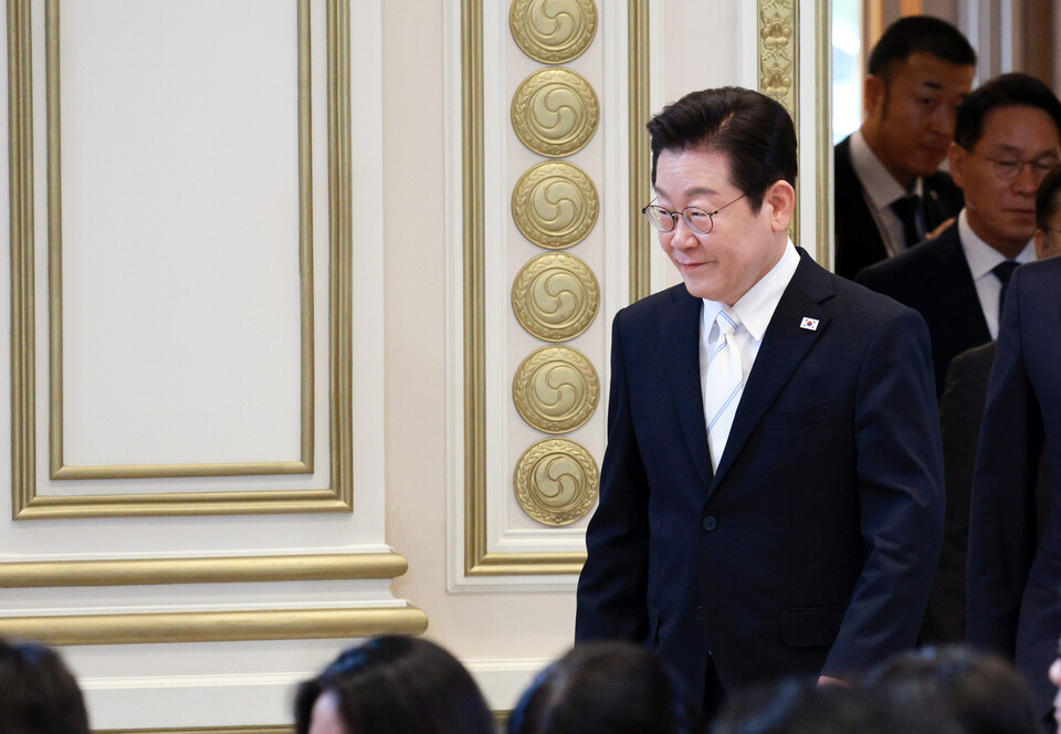 이재명 대통령이 11일 취임 100일 기자회견 '회복을 위한 100일, 미래를 위한 성장'을 위해 청와대 영빈관에 입장하고 있다. 사진=연합뉴스