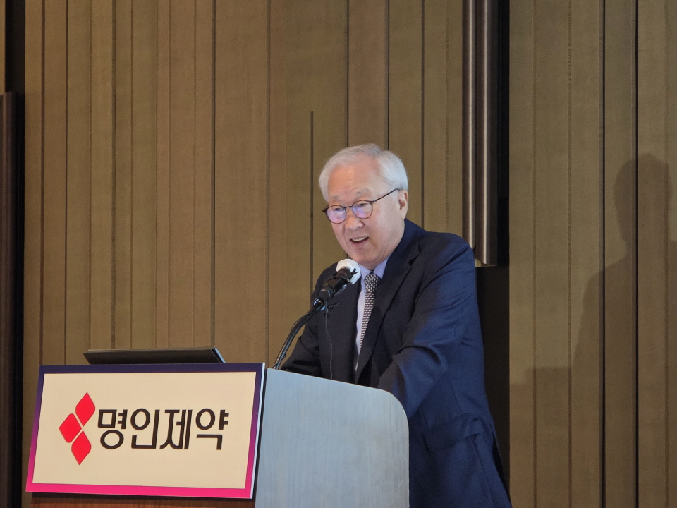 명인제약의 창업주인 이행명 회장이 15일 서울 여의도 페어몬트호텔에서 기업공개(IPO) 기자간담회에서 발언하고 있다. 사진=신용수 기자