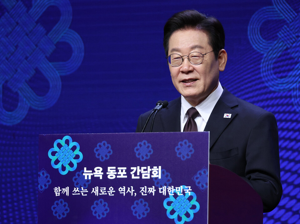 유엔총회 참석차 미국을 방문한 이재명 대통령이 22일(현지시간) 뉴욕의 한 호텔에서 열린 동포간담회에서 인사말을 하고 있다. 사진=연합뉴스