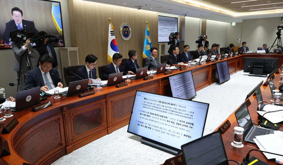 이재명 대통령이 2일 용산 대통령실에서 국무회의를 주재하고 있다. 사진=연합뉴스